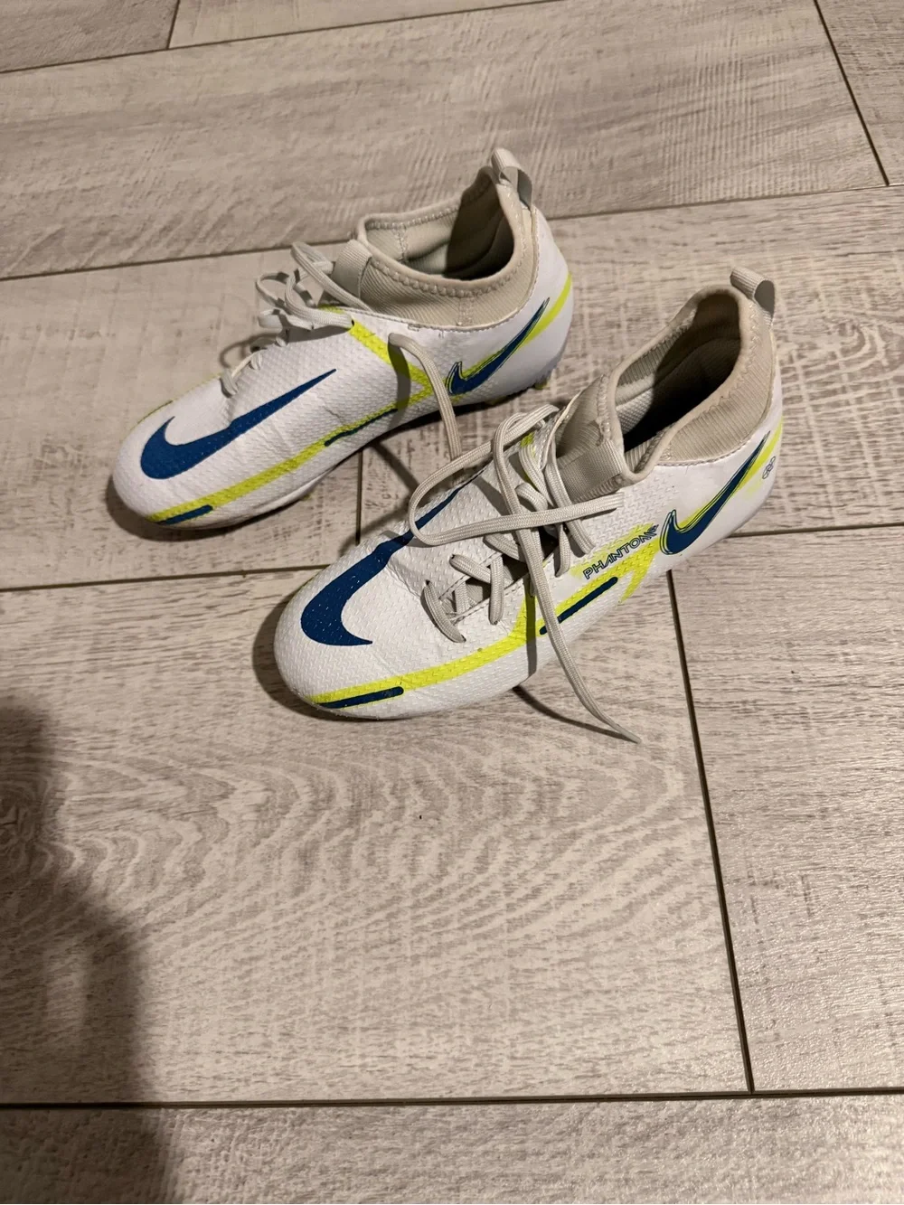 Nike Phantom Soccer Cleats – Youth 2.5Y